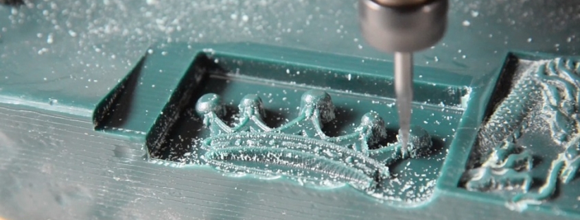 استفاده از برش CNC در ساخت پلاک